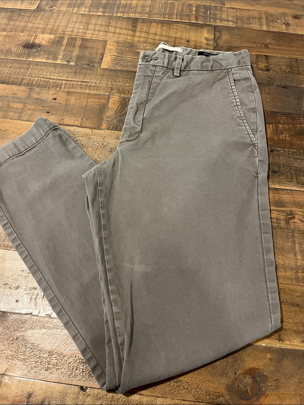 Banana Republic Men's Lived-In Slim Fit Chinos in Grey-Taupe ~ 31 x 30